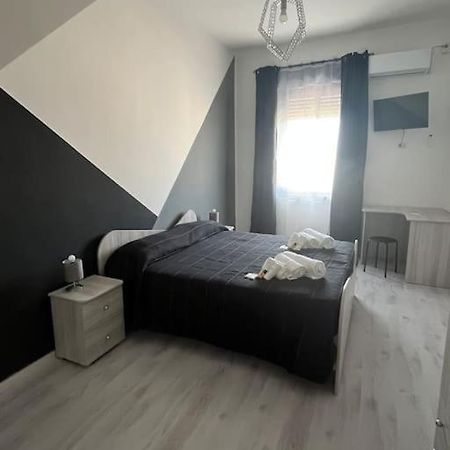Tommy House Apartment Катания Екстериор снимка